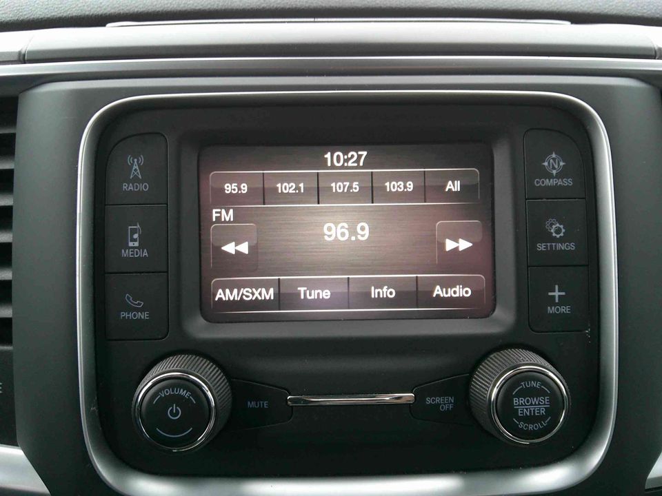 RAM 1500 Classic 2023 - Image 16