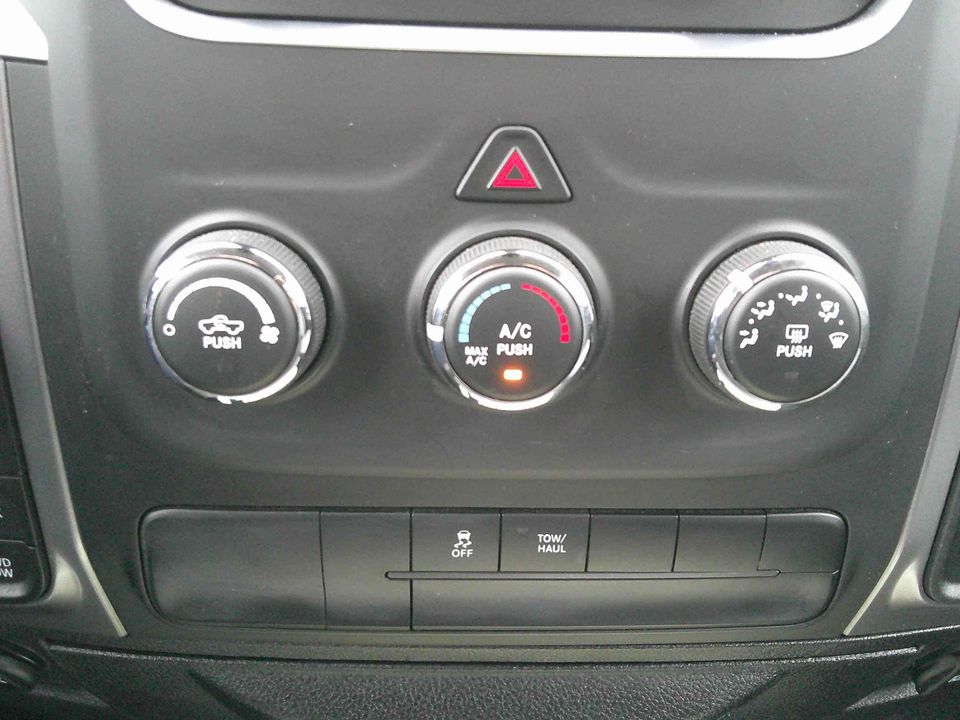 RAM 1500 Classic 2023 - Image 17