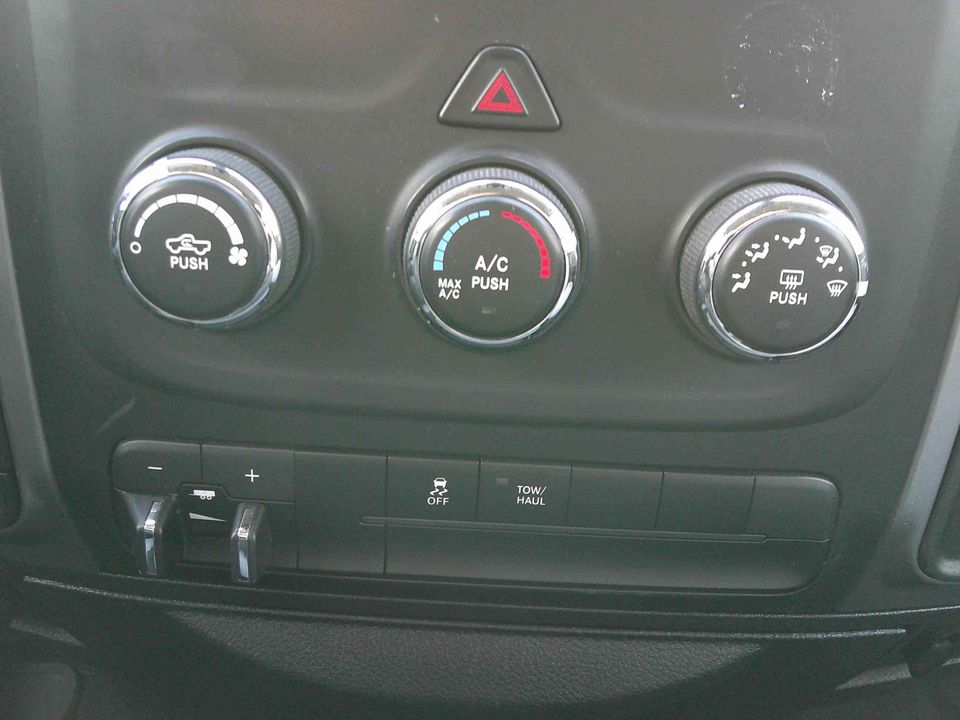 RAM 1500 Classic 2023 - Image 16