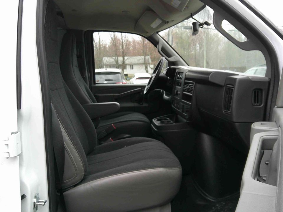 GMC Savana 2025 - Image 21