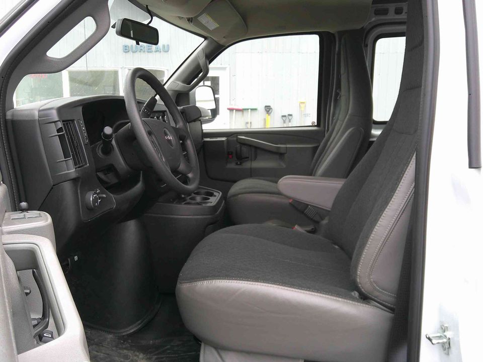 GMC Savana 2025 - Image 5