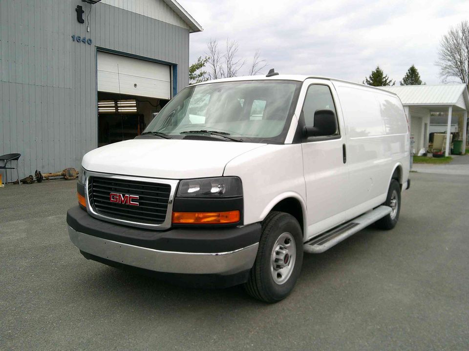 GMC Savana 2025 - Image 2