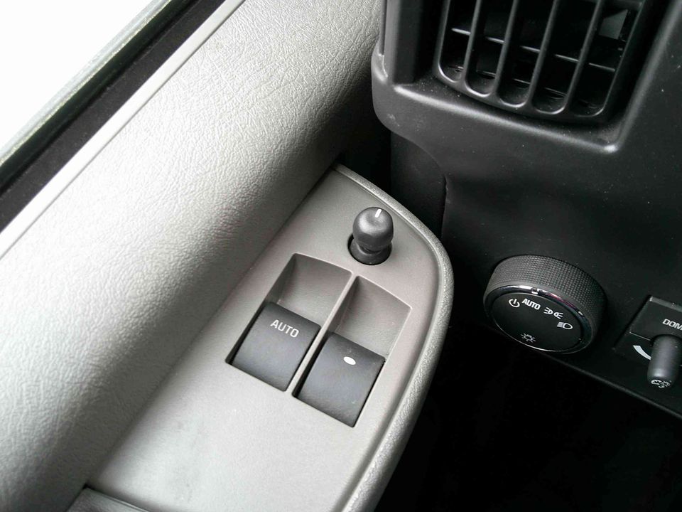 GMC Savana 2025 - Image 7