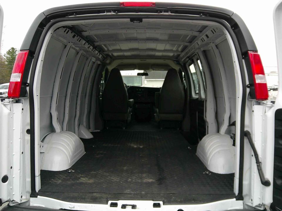 GMC Savana 2025 - Image 19