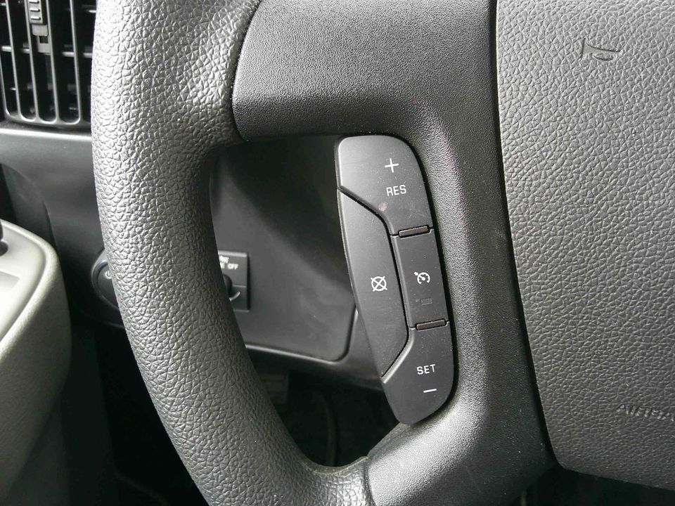 GMC Savana 2025 - Image 10