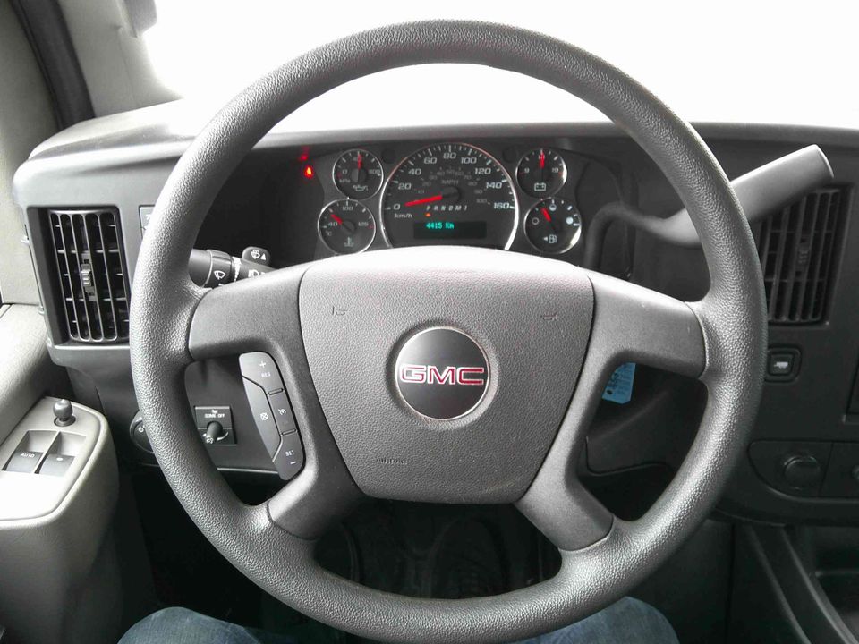 GMC Savana 2025 - Image 9