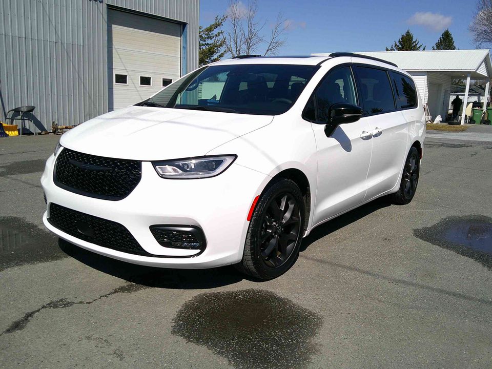 Chrysler Pacifica 2025 - Image 2