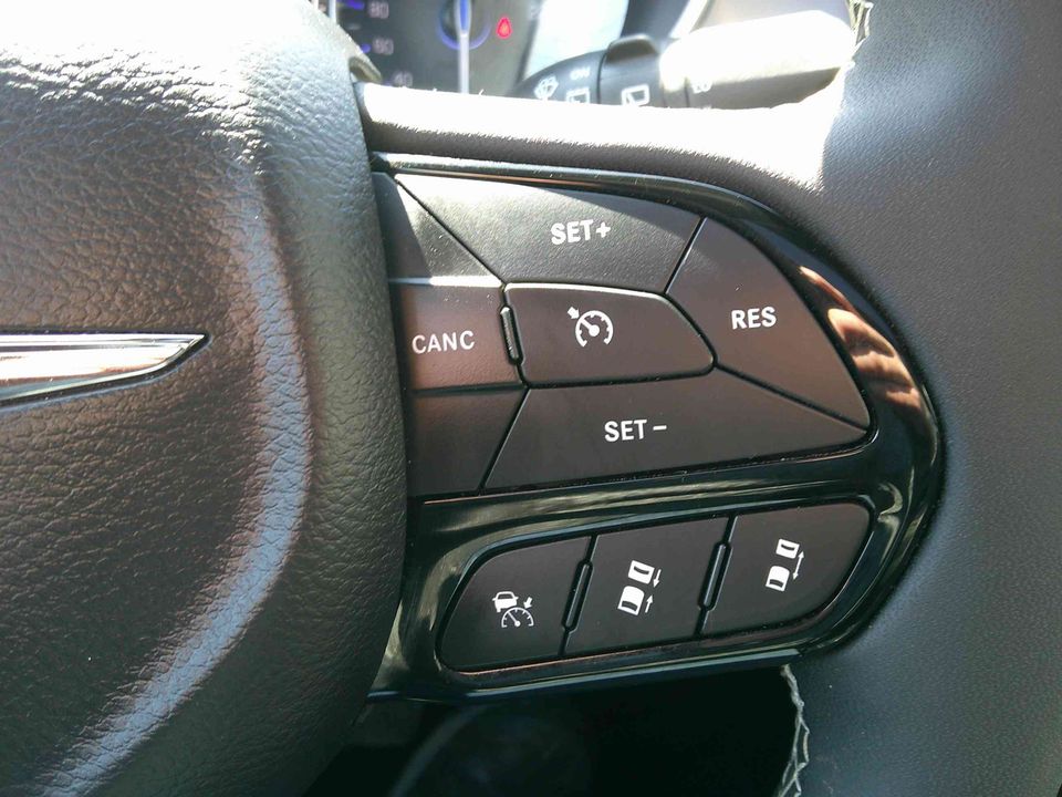 Chrysler Pacifica 2025 - Image 15